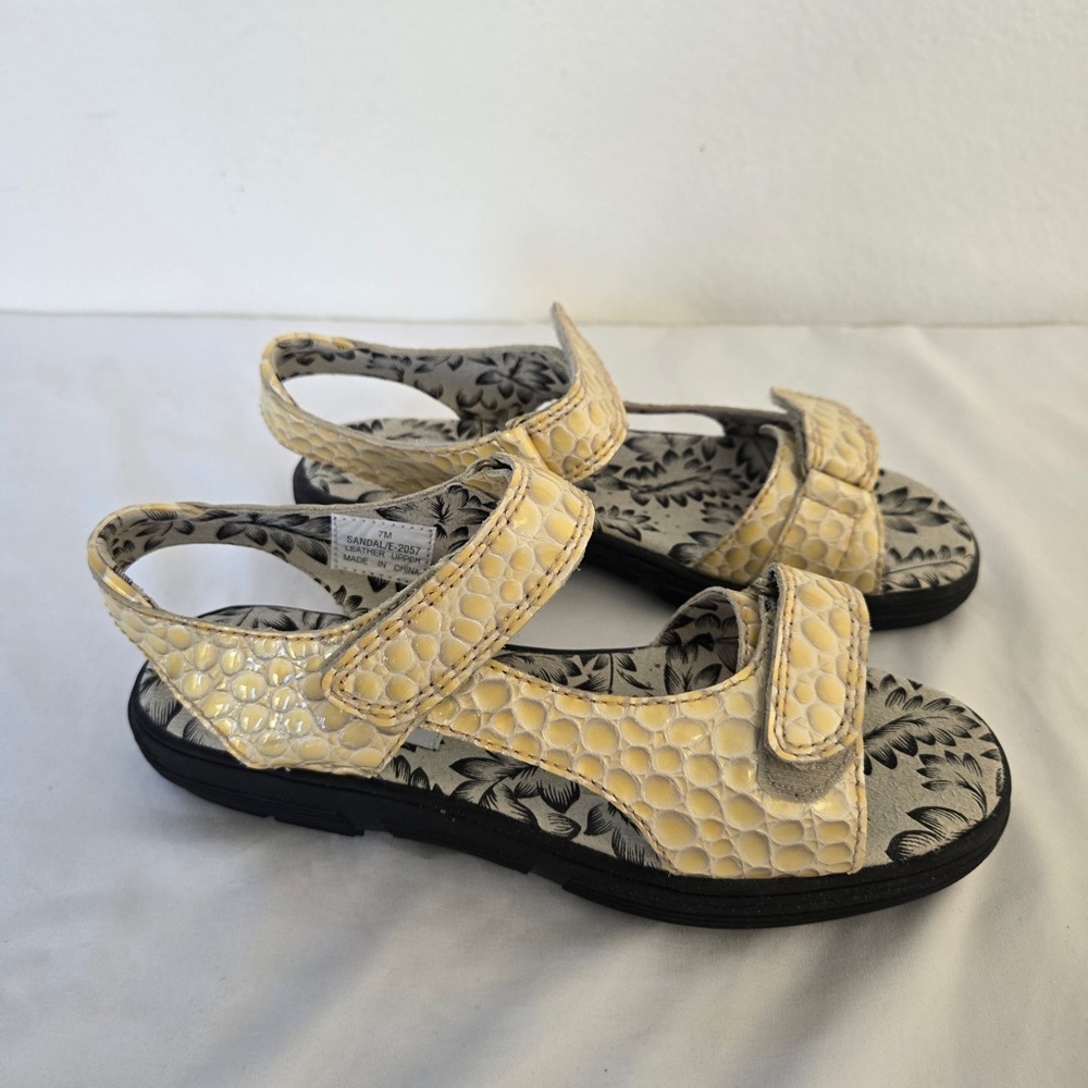Goldstream Pebbled Leather Walking Sandals | Yellow | Comfort Fit | Size 7M - Picture 7 of 10